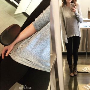 🔥 price drop ‼️ cozy sweater with zipper details.